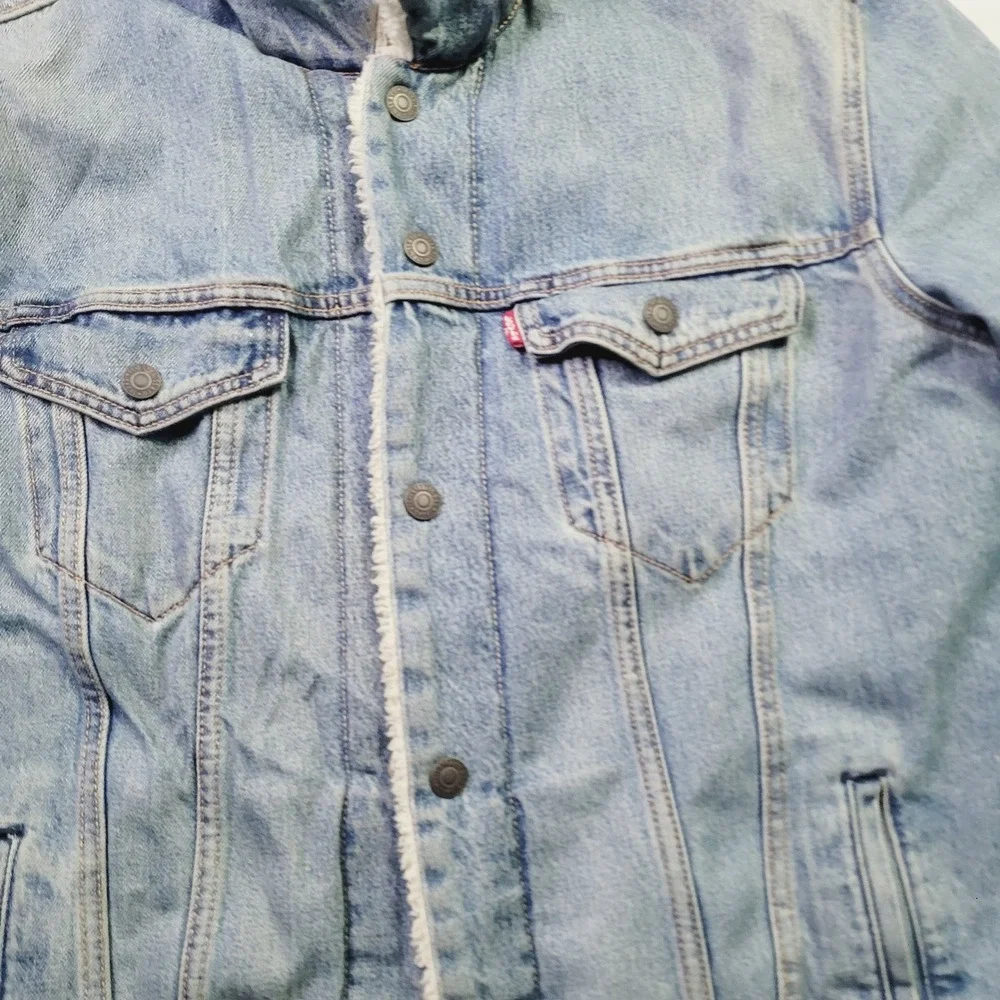 Levis Sherpa Trucker Jacket Mens sz Large Light Wash Blue Denim Fleece Lined